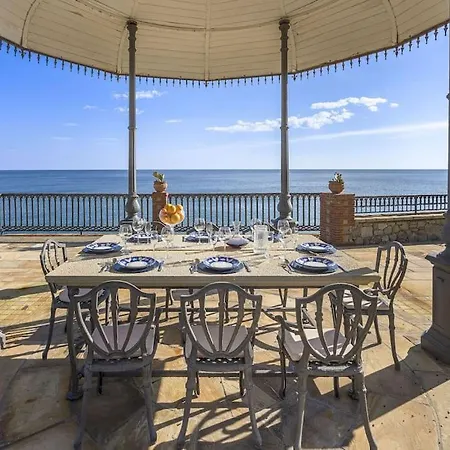 Villa Seafront Bliss