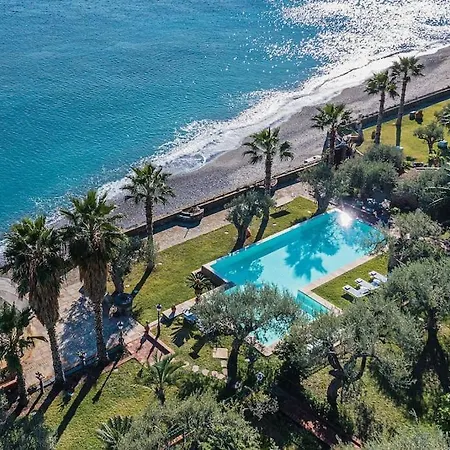 Villa Seafront Bliss